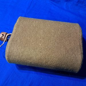 world-war-two-commonwealth-canteen-blue-enamel-wooden-stopper-zealand-with-original-felt-cover