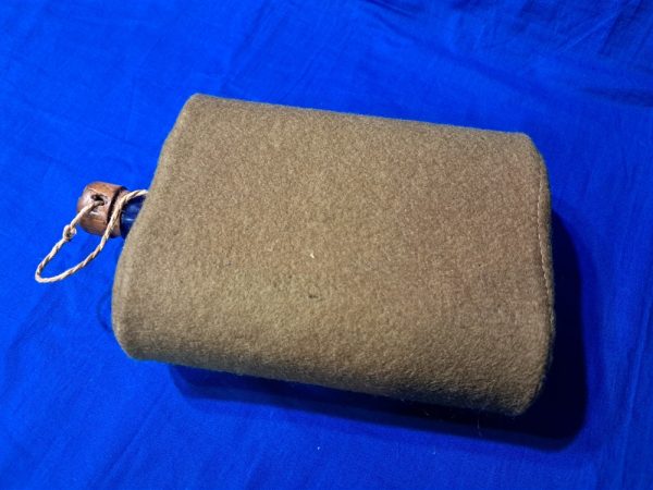 world-war-two-commonwealth-canteen-blue-enamel-wooden-stopper-zealand-with-original-felt-cover