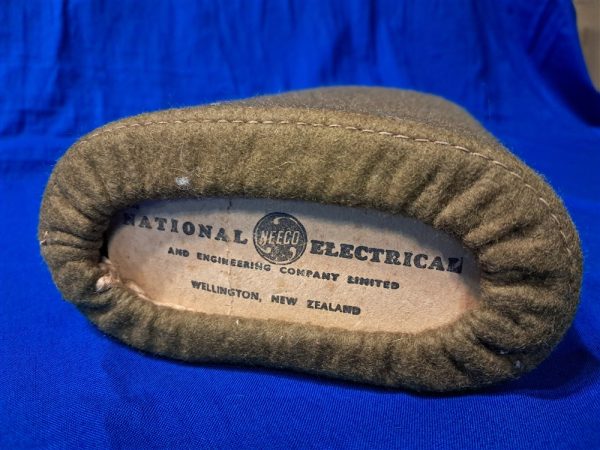 world-war-two-commonwealth-canteen-blue-enamel-wooden-stopper-zealand-with-original-felt-cover