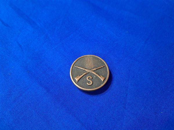 world-war-one-uniform-callar-disk-for-infantry-supply-brass-darkened-light-use