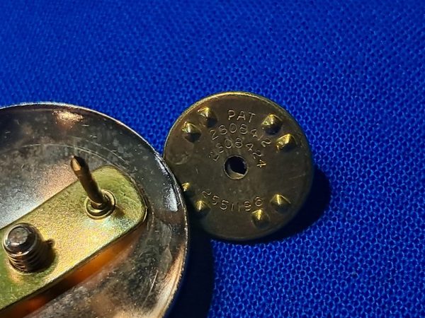 korean-war-era-collar-disk-set-18-karat-plated-on-the-original-issue-factory-card-wrapped