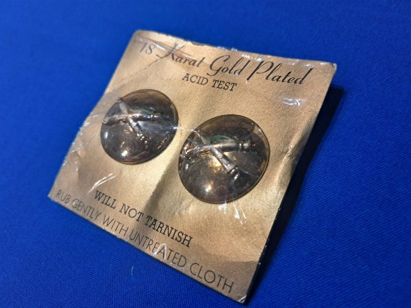korean-war-era-collar-disk-set-18-karat-plated-on-the-original-issue-factory-card-wrapped