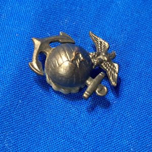 world-war-two-marine-corps-enlisted-eagle-globe-and-anchor-cap-device-garrison-overseas