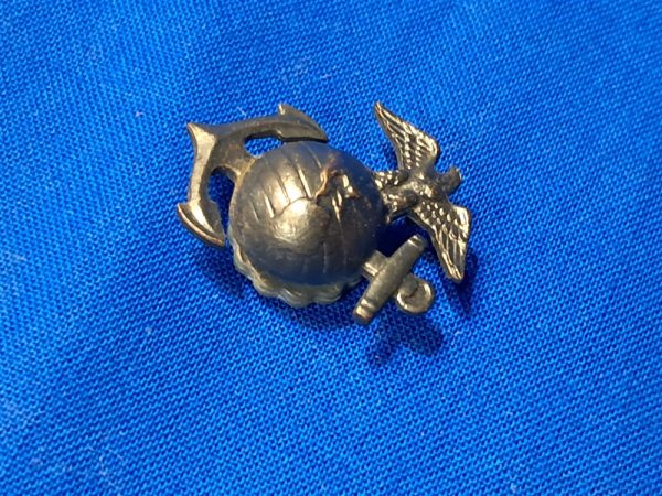 world-war-two-marine-corps-enlisted-eagle-globe-and-anchor-cap-device-garrison-overseas