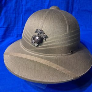 world-war-two-marine-corps-pith-helmet-mint-condition-with-strap-and-officers-eagle-globe-and-anchor-excellent