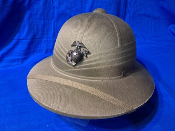 world-war-two-marine-corps-pith-helmet-mint-condition-with-strap-and-officers-eagle-globe-and-anchor-excellent