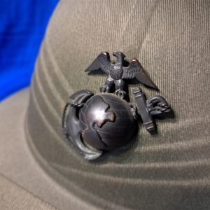 world-war-two-marine-corps-pith-helmet-mint-condition-with-strap-and-officers-eagle-globe-and-anchor-excellent