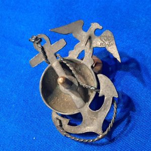 world-war-two-marine-corps-pith-helmet-mint-condition-with-strap-and-officers-eagle-globe-and-anchor-excellent