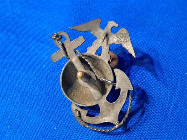 world-war-two-marine-corps-pith-helmet-mint-condition-with-strap-and-officers-eagle-globe-and-anchor-excellent