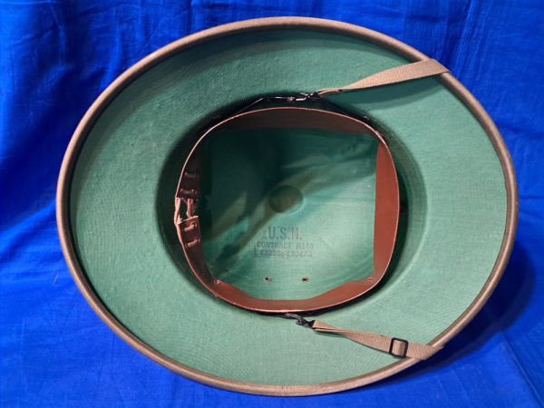 world-war-two-marine-corps-pith-helmet-mint-condition-with-strap-and-officers-eagle-globe-and-anchor-excellent