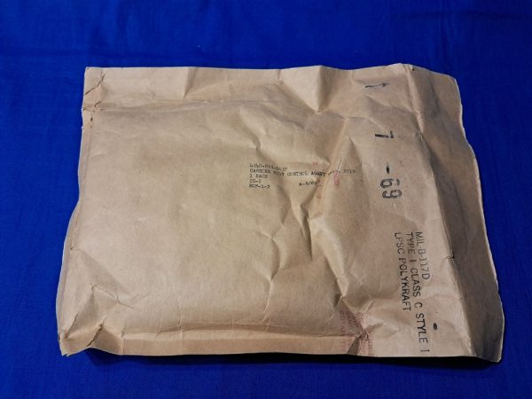 vietnam-war-gas-riot-mask-carrier-for-th-tunel-rats-in-the-field-in-combat-unissued-in-sealed-1969-dated-package