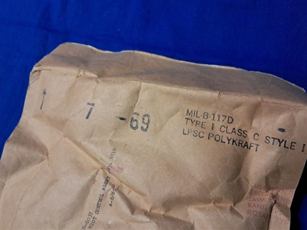 vietnam-war-gas-riot-mask-carrier-for-th-tunel-rats-in-the-field-in-combat-unissued-in-sealed-1969-dated-package