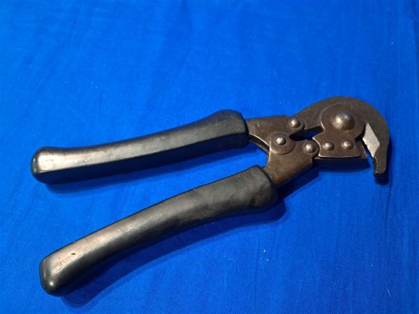 in-the-original-1942-unissued-carrying-pouch-world-war-two-wire-field-cutters