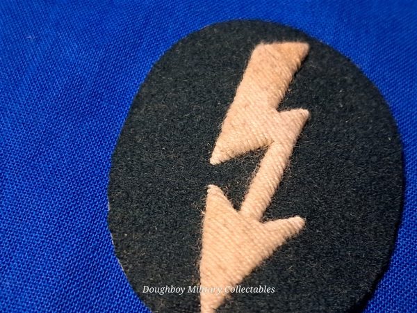 german-world-war-two-signals-rating-for-infantry-in-white-on-green-felt-maker-marked