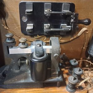 world-war-one-field-telegraph-induction-1918-dated-excellent-condition-with-carry-strap-scarce-signal-corps-equipment