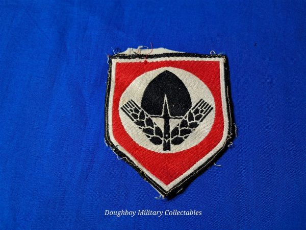 rad-german-insignia world-war-two-riech-arbeit-sport-shirt-insignis-early-woven-heavy-pattern-uniform-removed