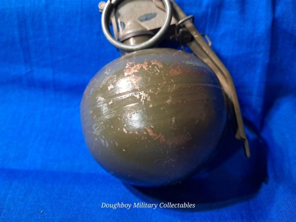 vietnam-war-era-1972-dated-67-type-hand-grenade-inert-totally-m213-fuze-no-markings-fag-body-repainted-years-ago-scarce