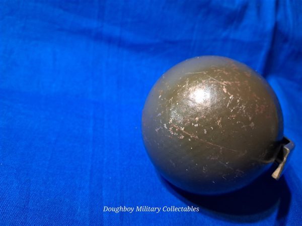vietnam-war-era-1972-dated-67-type-hand-grenade-inert-totally-m213-fuze-no-markings-fag-body-repainted-years-ago-scarce