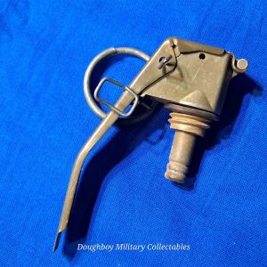vietnam-war-era-1972-dated-67-type-hand-grenade-inert-totally-m213-fuze-no-markings-fag-body-repainted-years-ago-scarce