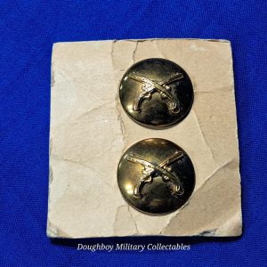 post-world-war-two-collar-disk-set-for-military-police-on-maker-card