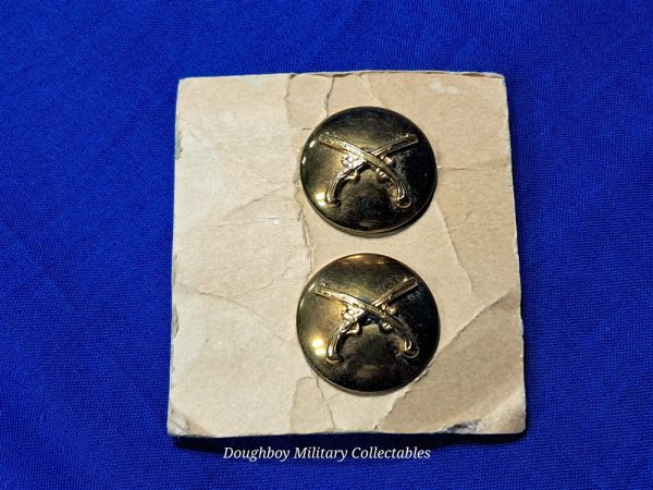 post-world-war-two-collar-disk-set-for-military-police-on-maker-card