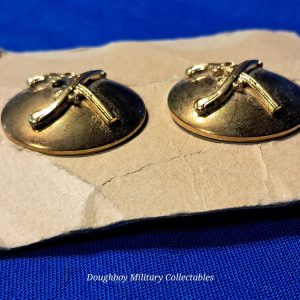post-world-war-two-collar-disk-set-for-military-police-on-maker-card