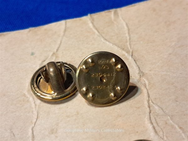 post-world-war-two-collar-disk-set-for-military-police-on-maker-card
