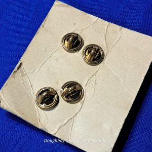 post-world-war-two-collar-disk-set-for-military-police-on-maker-card