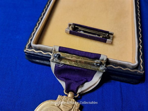 world-war-two-purple-heart-cased-medal-set-original-wrapped-broach-with-ribbon-and-lapel-device
