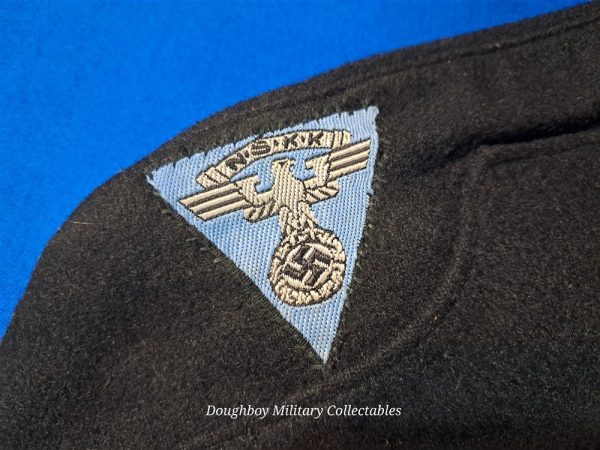 world-war-two-german-nazi-drivers-black-field-cap-with-1st-pattern-insignia-in-light-blue