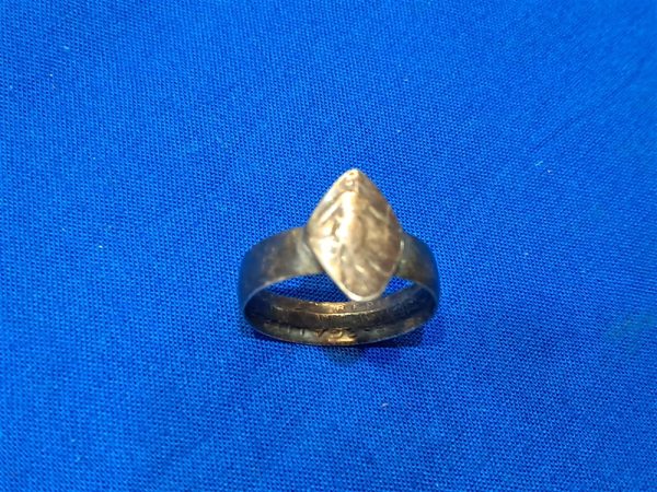 ring-trench-art original-world-war-one-trench-france-franc-coin-ring-solver-detail-woman-robed-walking