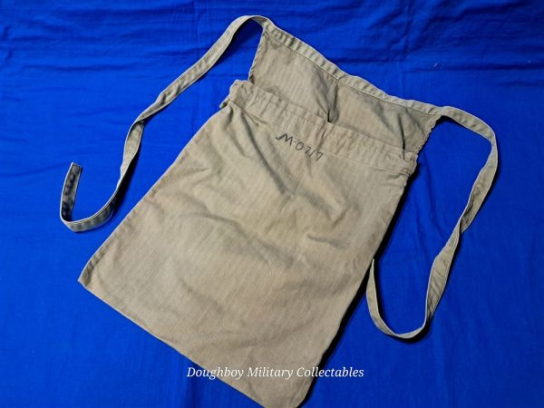 world-war-two-soldiers-red-cross-shaving-supplies-apron-with-ties-waist-herring-bone-twill-construction