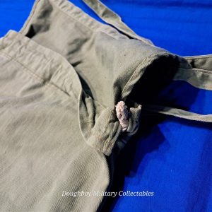 world-war-two-soldiers-red-cross-shaving-supplies-apron-with-ties-waist-herring-bone-twill-construction