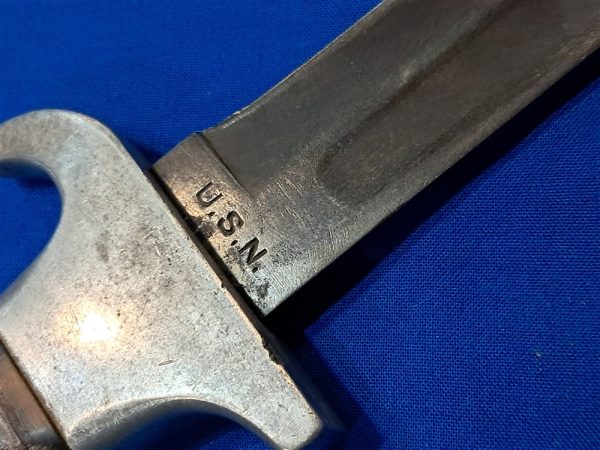 original-world-war-two-navy-sailors-fighting-knive-mark-two-theater-modifications-lucite-handle-aluminum-fittings-excellent