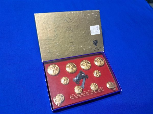 engineer-button-set vietnam-war-era-original-set-of-buttons-for-engineer-officer-with-strap-holders-price-tag-dated-1968