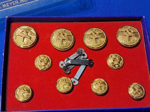 vietnam-war-era-original-set-of-buttons-for-engineer-officer-with-strap-holders-price-tag-dated-1968