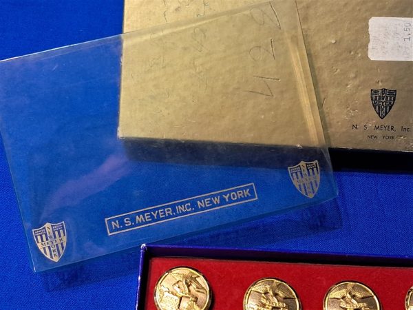 vietnam-war-era-original-set-of-buttons-for-engineer-officer-with-strap-holders-price-tag-dated-1968