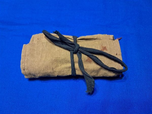 world-war-one-field-house-wife-with-most-of-the-contents-pins-buttons-thread