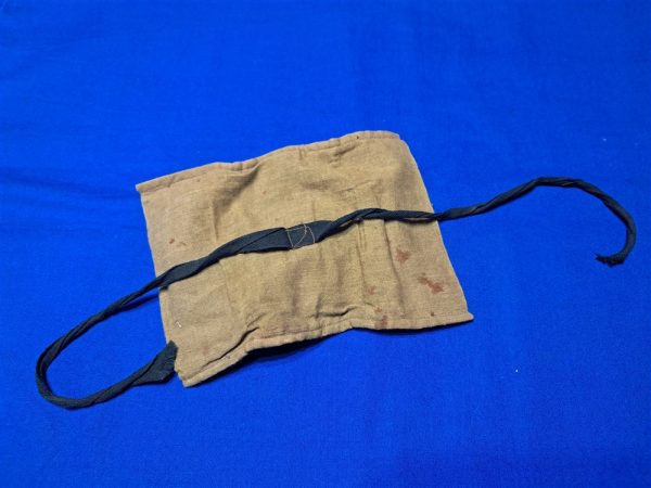world-war-one-field-house-wife-with-most-of-the-contents-pins-buttons-thread